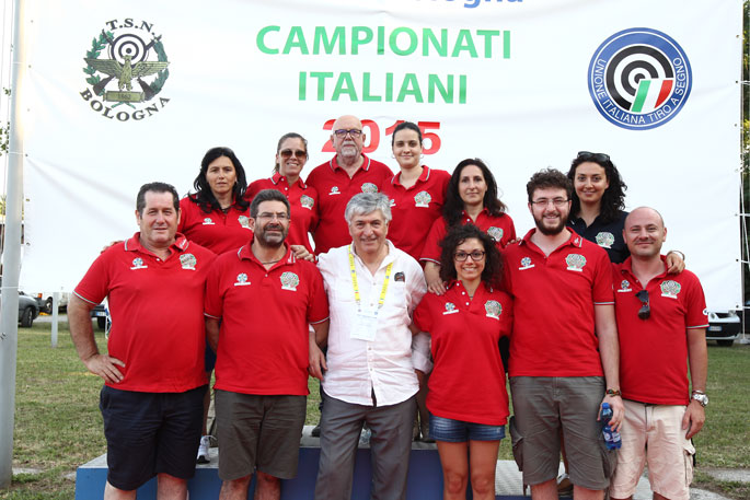 Campionati-Italiani-Seniores-e-Master--Bologna-2015-gruppo-atleti-e-tecnici-rid